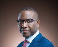 Le président du Groupe de la Banque africaine de développement nomme l’ancien ministre sénégalais Amadou Hott envoyé spécial pour l’Alliance pour l’infrastructure verte en Afrique 