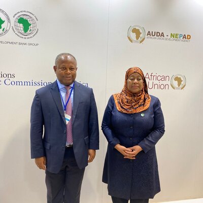 Alain Ebobissé examine les opportunités d'investissement dans les infrastructures avec la Présidente de la Tanzanie, Samia Suluhu Hassan