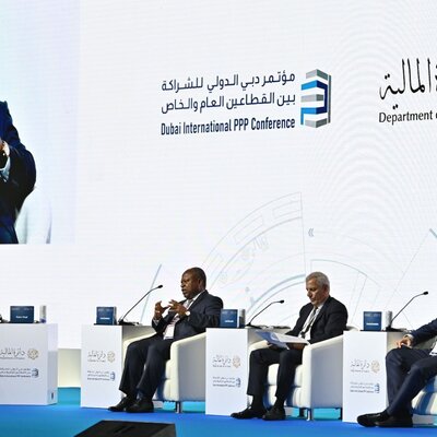 Alain Ebobissé présente les modèles de PPP réussis en Afrique lors de la conférence internationale sur les PPP de Dubaï