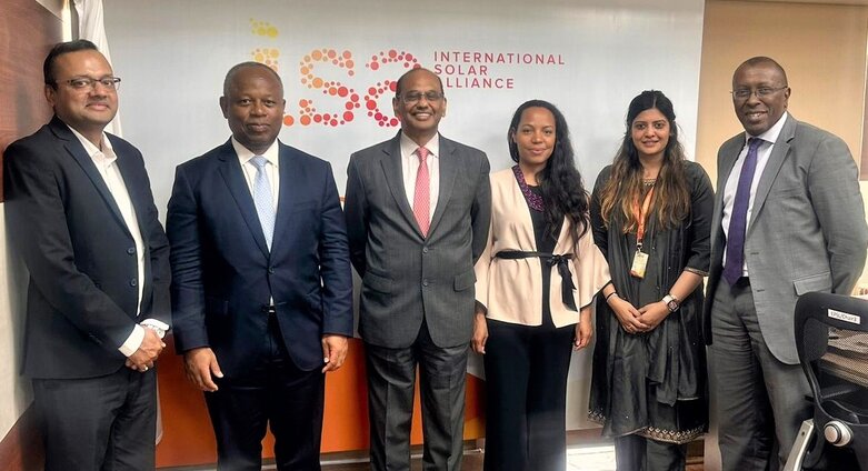 L'Alliance solaire internationale aborde les possibilités de collaboration avec Africa50