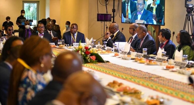 Le Président de la BAD et des directeurs d’institutions africaines étudient les moyens de mobiliser des ressources pour l'intégration régionale