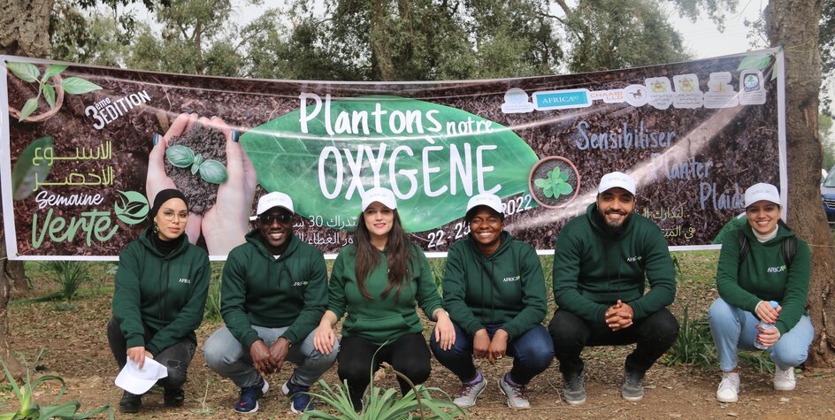 Protéger la planète : le personnel d'Africa50 plante des arbres pour marquer la Semaine verte