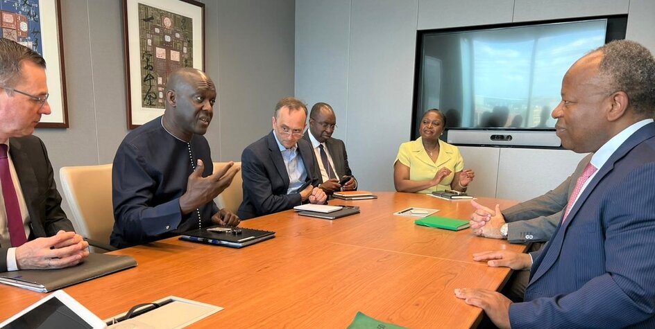 IFC Managing Director Makhtar Diop and Alain Ebobissé discuss ways to accelerate delivery of bankable projects in Africa