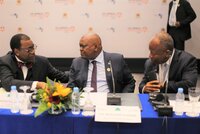 Le Président du Botswana, S.E. Dr. Mokgweetsi Masisi, participe à la table ronde organisée par Africa50 au sommet États-Unis-Afrique 