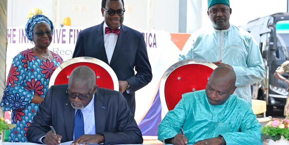 Africa50 and the Government of The Gambia sign Shareholders Agreement to govern the management of the Senegambia Bridge under Afric50’s Asset Recycling Programme